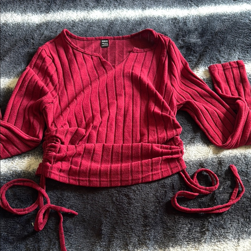 Red Ribbed cropped long sleeve shirt with scrunches on the side